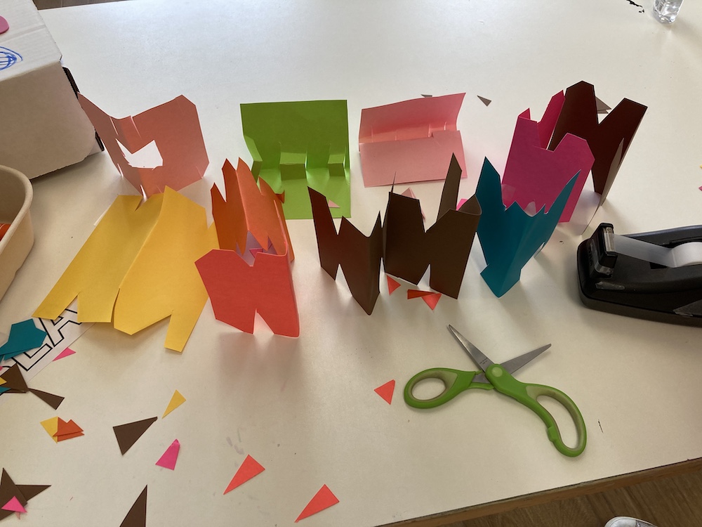 Paper Craft for 4-5s: Mondays at 1:00 (Late Fall 2022)